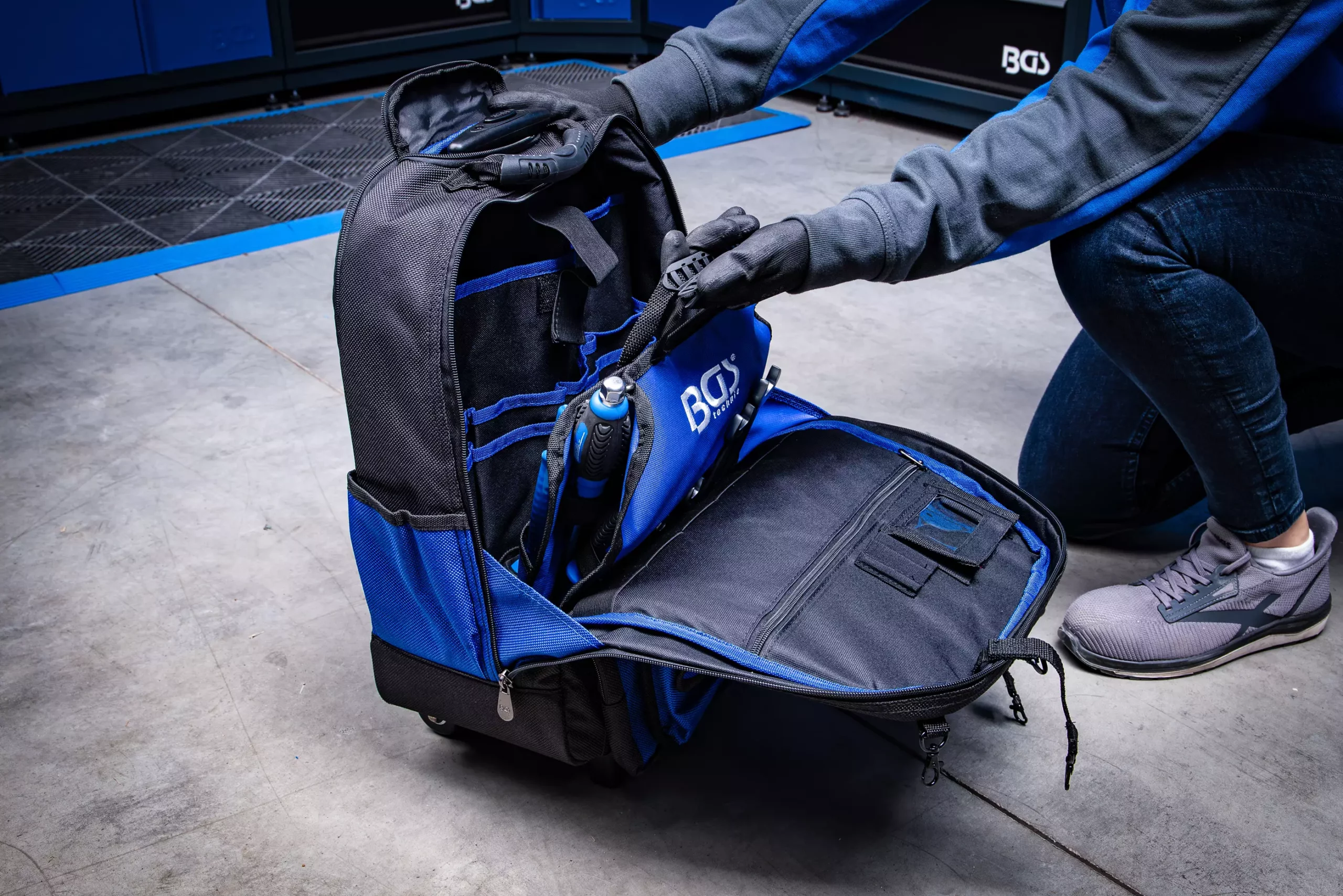 Sac à outils | avec poignée télescopique, mobile | 66 pcs. – Image 2